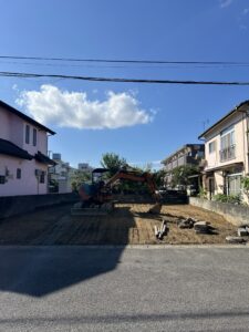 宮崎市和知川原の家｜東側道路から望む既存建物の解体完了後の敷地風景